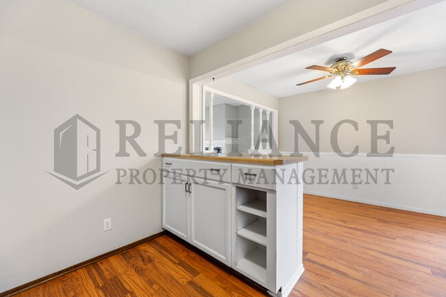 Building Photo - 605 S Kessler St