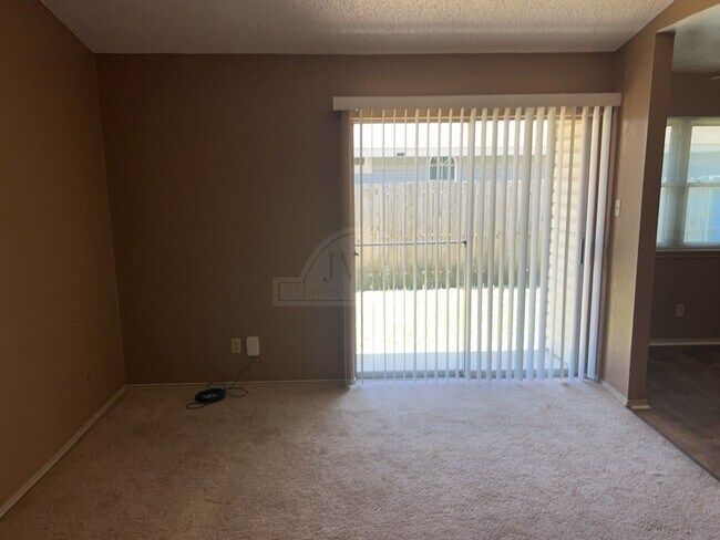 Building Photo - 2212 Silverhill Dr
