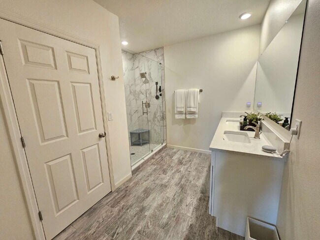 Building Photo - Relax in Rockledge