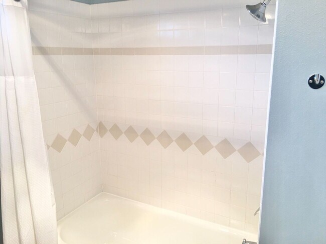 Building Photo - Gorgeous Queen Anne View Condo