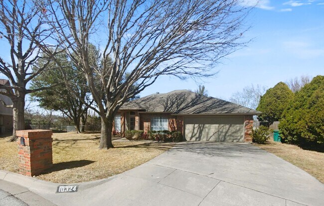 Building Photo - Charming 3 Bed, 2 Bath Home in Prime Fort ...