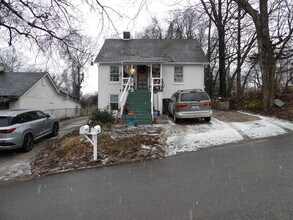 Building Photo - 307 Henry St