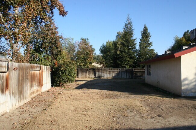 Building Photo - Cute 3 Bed + 2 Bath Home For Rent in Laurelglen Area