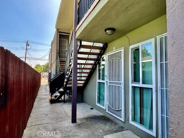 Building Photo - 815 N Rose Ave