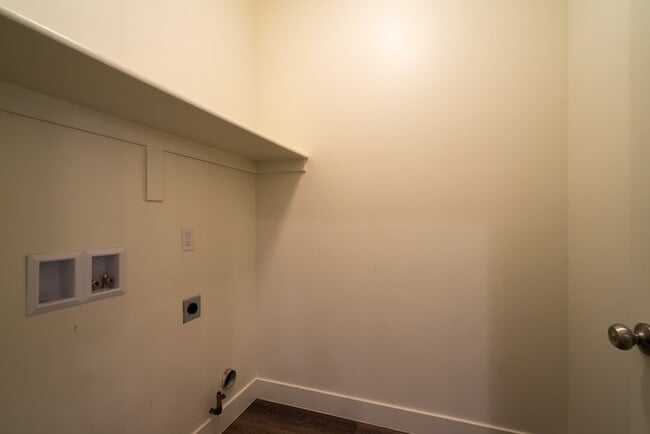 Building Photo - Small Dog Friendly Home With RV Parking