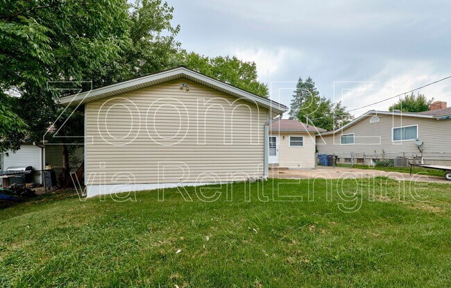 Building Photo - 2400 E Humes Ln