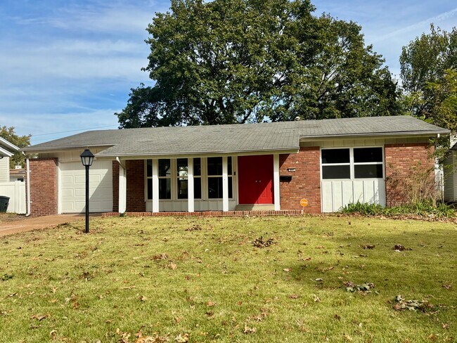 Primary Photo - 607 Coach Light Ln