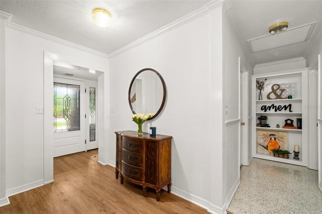 Building Photo - 2551 Lakeview Dr