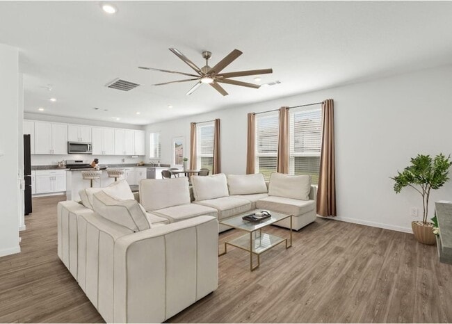 Building Photo - 23543 Powmill St