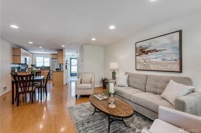 Building Photo - Modern Updated large Bellevue 2bd 2bath Condo!