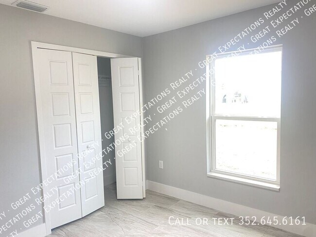 Building Photo - 13679 SE 52nd Ct