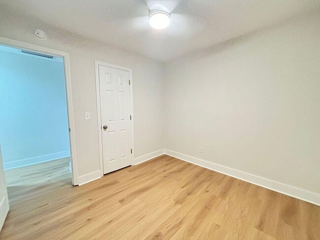 Building Photo - Fully Updated Home in Charleston