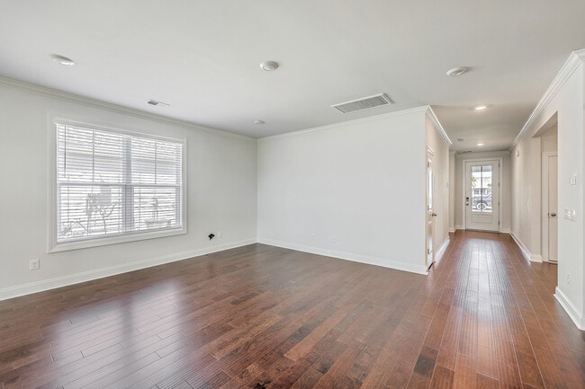 Building Photo - 316 Long Pier St