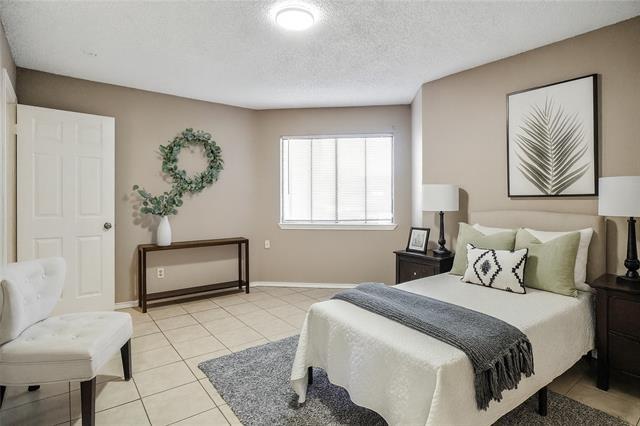Building Photo - 2300 Balsam Dr