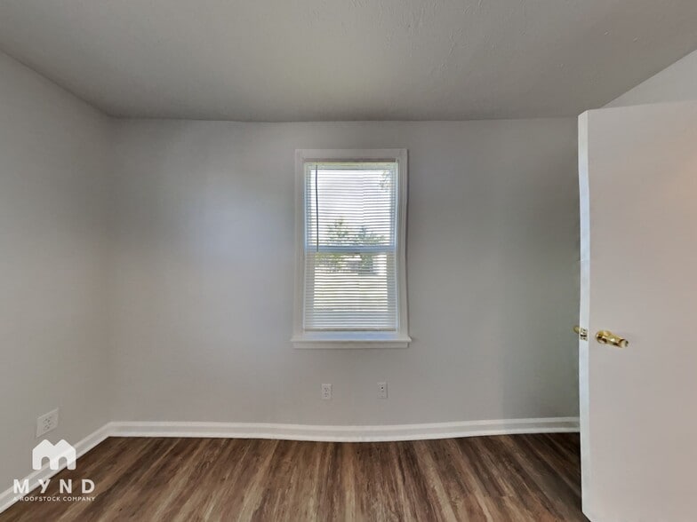 Building Photo - 808 W Smith Valley Rd