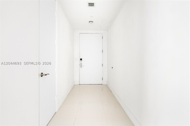 Building Photo - 16001 Collins Ave