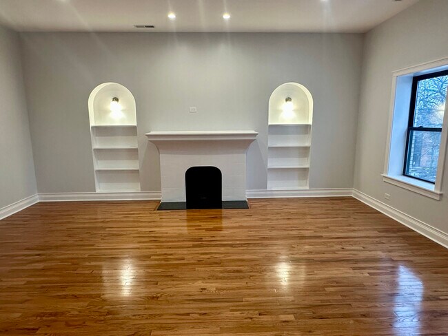 Building Photo - 2308 W Farwell Ave