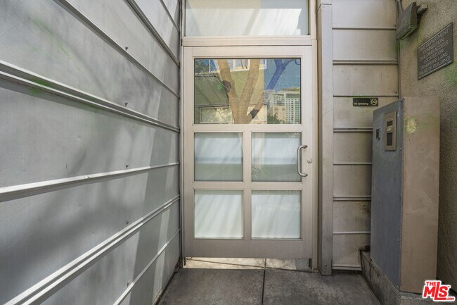 Building Photo - 1130 Flower St