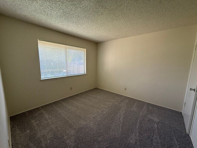 Building Photo - 4694001/85