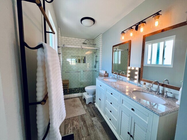 Building Photo - Two story 3 bedroom/2.5 bath home on corne...