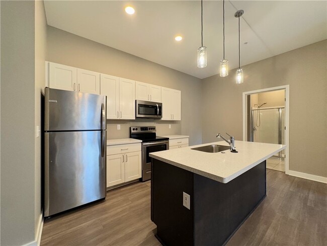 Building Photo - 625 S Goodman St