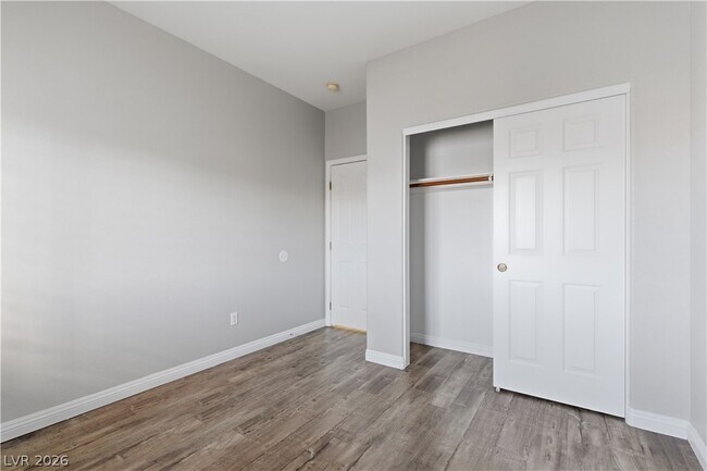 Building Photo - 8899 Sanibel Shore Ave
