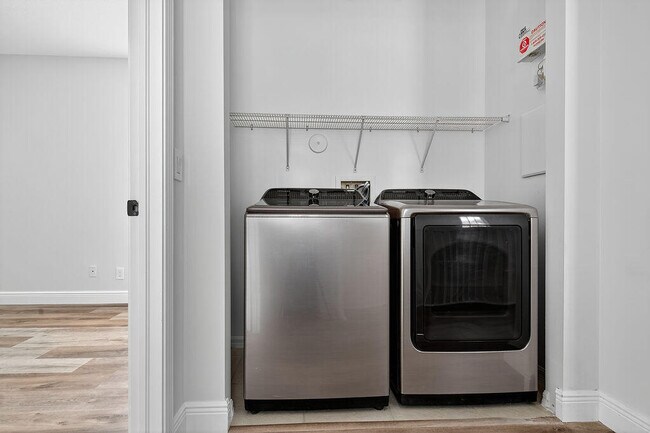 Building Photo - 318 September St