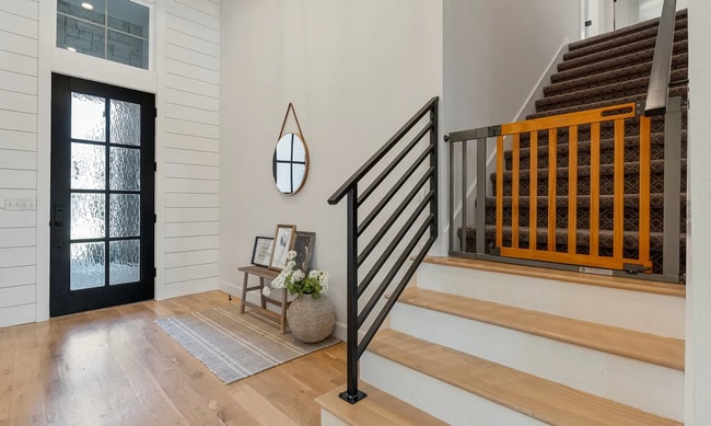 Building Photo - Gorgeous 4 bedroom & 4 Bath Luxury Home in...