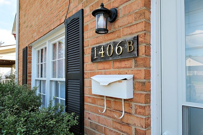 Building Photo - Small Dog-Friendly Woolen Mills Duplex Near Downtown