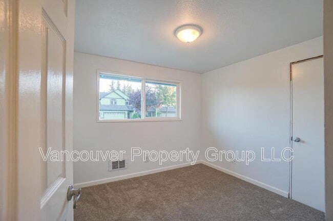 Building Photo - 14116 NE 82nd St