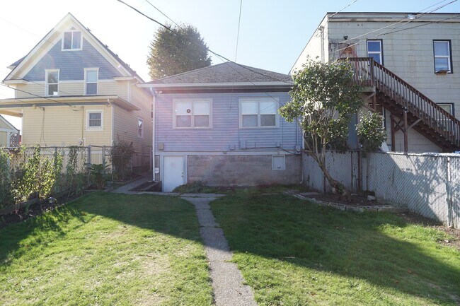 Building Photo - 1209 S J St