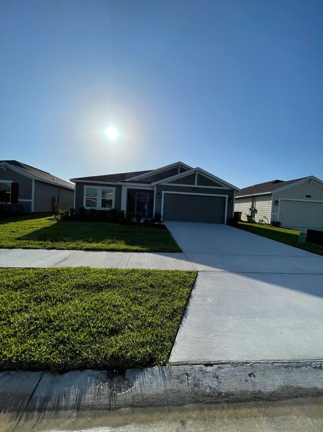 Building Photo - BEAUTIFUL BRAND NEW 2022 Home in the new S...