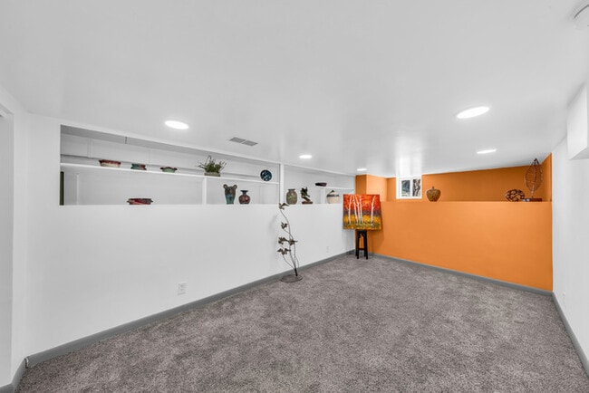 Building Photo - Beautiful Sugarhouse 3 Bedroom!