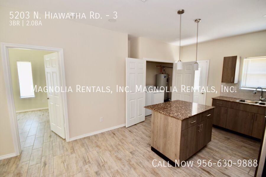Building Photo - 5203 N Hiawatha Dr