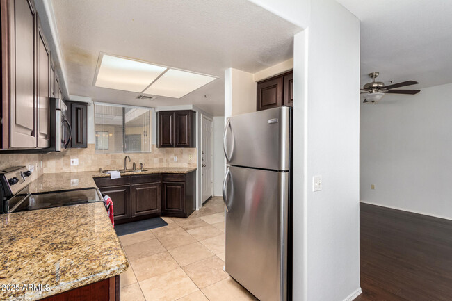 Building Photo - 4925 E Desert Cove Ave