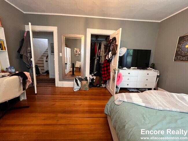 Building Photo - 9 Kenwood St