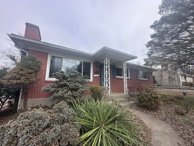 Building Photo - 3 bed, 2 full bath House in 40218 - $2,000/month