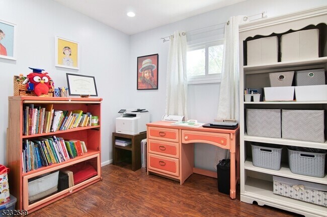 Building Photo - 237 Perry St