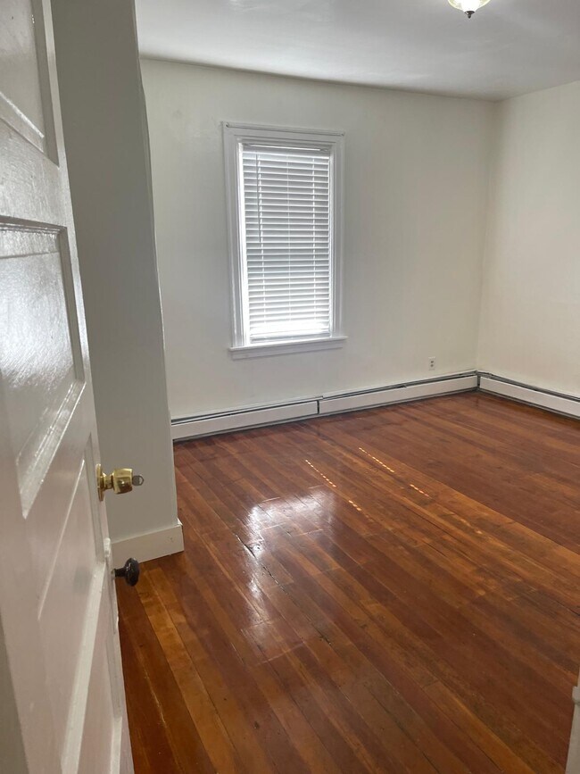 Building Photo - 95 Ring St