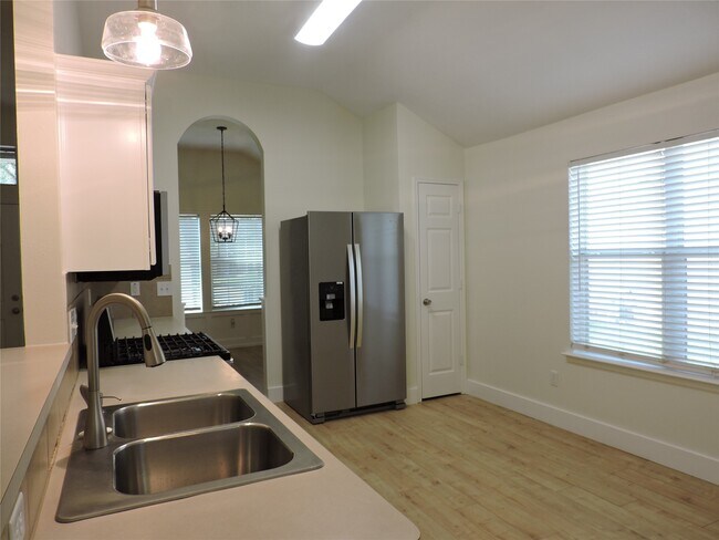 Building Photo - 2610 Slider Ct