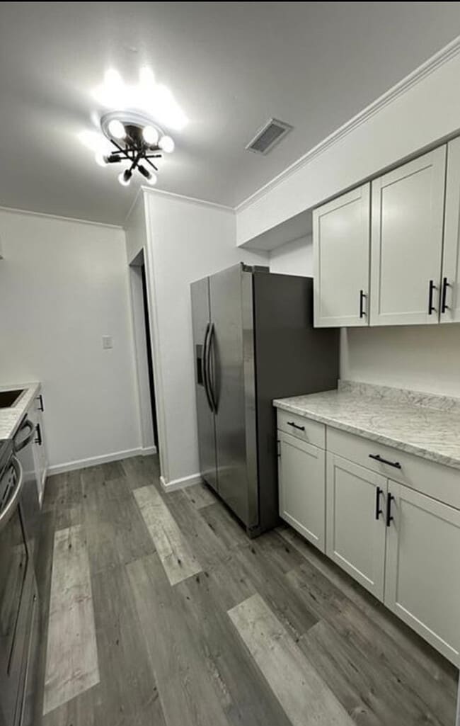 Building Photo - Condo - private Main bedroom with private ensuite bathroom