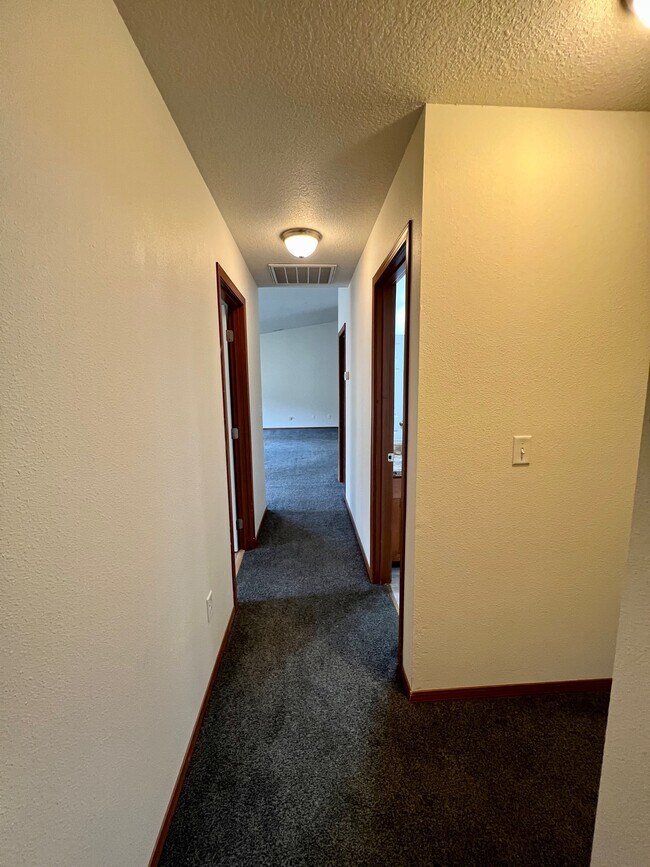 Building Photo - 293 Sowell Dr