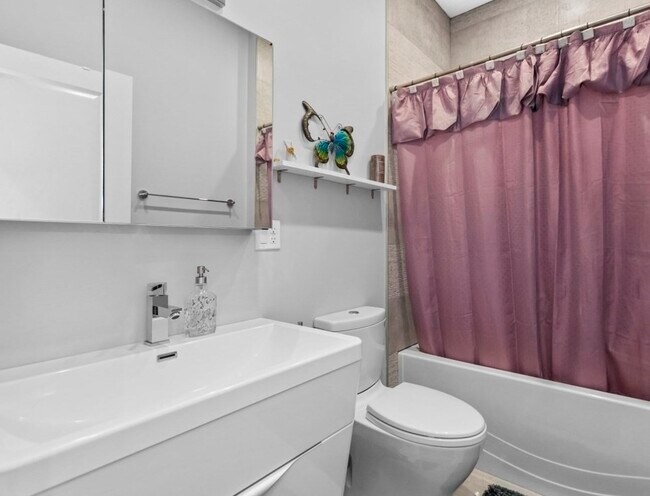 Building Photo - 25 Chilcott Pl