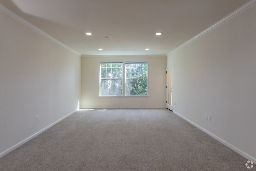 2BR,1BA - 1145SF - Living Room - Encinal Place