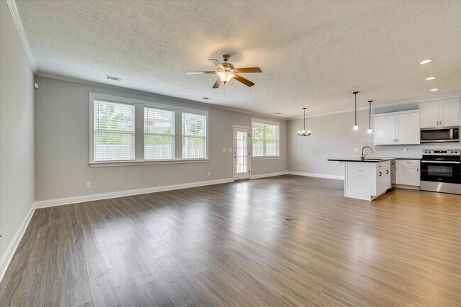 Building Photo - 445 Longmeadow Dr