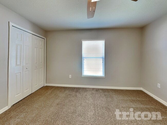 Building Photo - 1420 Shorewood Dr