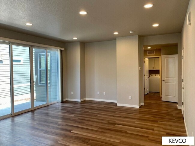 Building Photo - Spectacular New Construction!