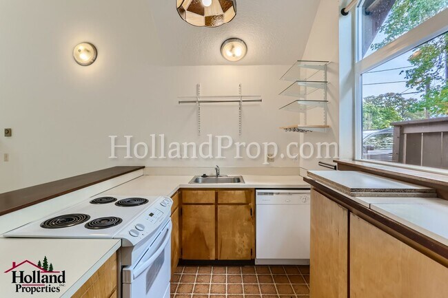 Building Photo - Spacious 1-Bedroom Plus Bonus Room in Forest Grove! BEST PRICE $1,650!!!