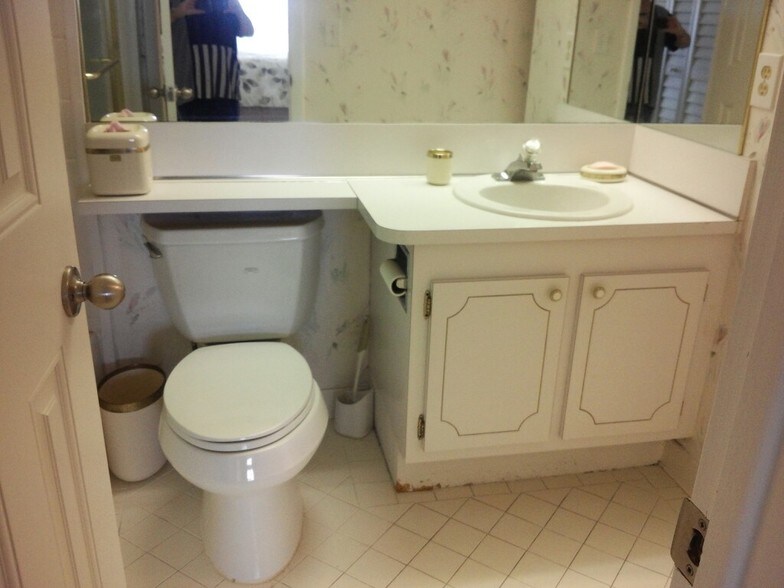 Bathroom Vanity - 4750 Cove Cir