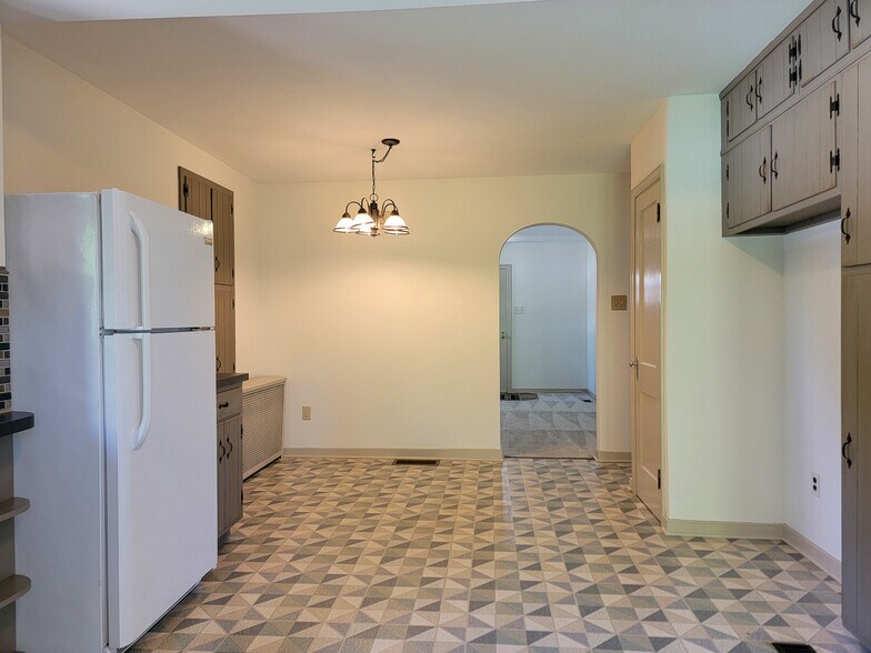 Building Photo - 125 Gerhart Ave